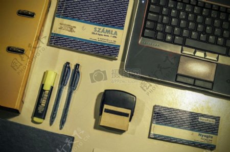 橡皮戳笔记本电脑键盘发票文件夹笔形式发票收到书