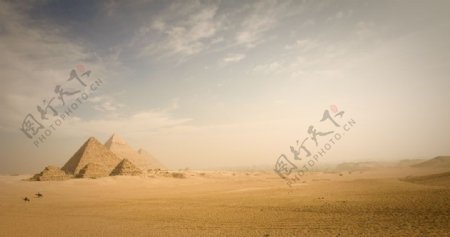 埃及的沙漠与金字塔图片