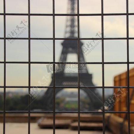 窗外的巴黎铁塔