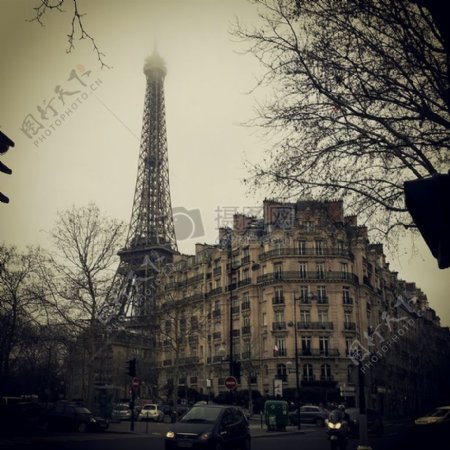 城市汽车交通埃菲尔铁塔塔法国具有里程碑意义巴黎街道建筑物雾