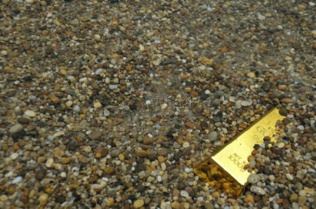 海底鹅卵石中的黄金
