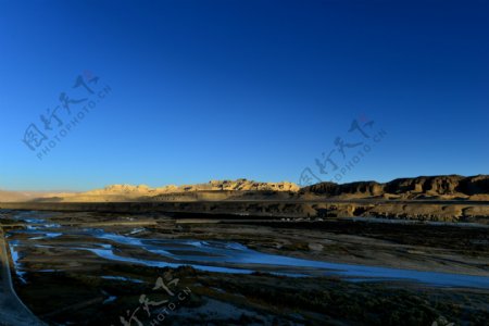 西藏象泉河晨曦风景