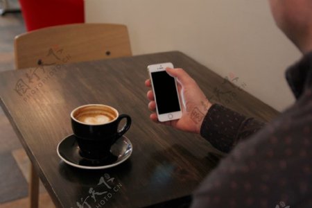 休闲咖啡和手机样机