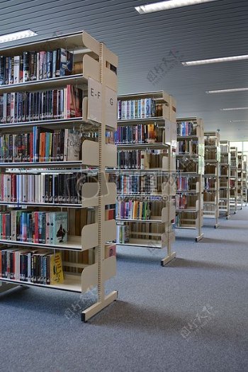 安静整齐的图书馆