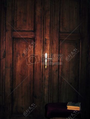 木制的旧门