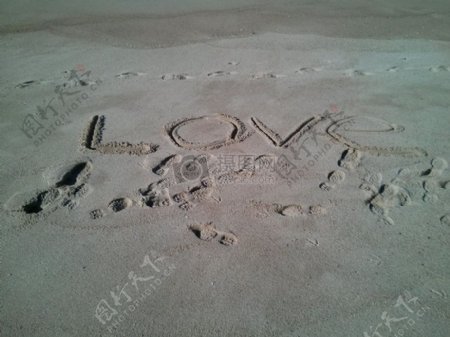沙滩上的字母
