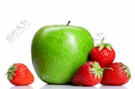 草莓与青苹果图片