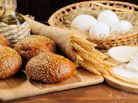鸡蛋与面包麦穗图片