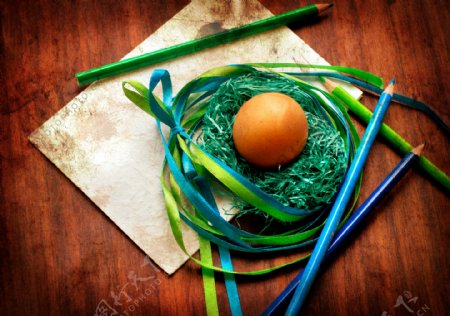 复活节鸡蛋与丝带铅笔图片