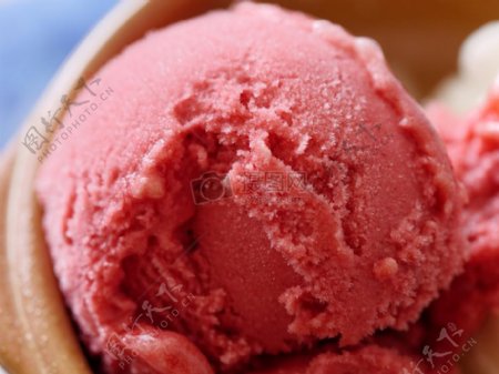 红色的冰淇淋球