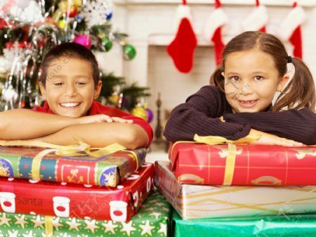 儿童与圣诞礼物图片