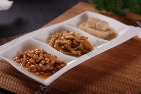 盘子里的食物图片