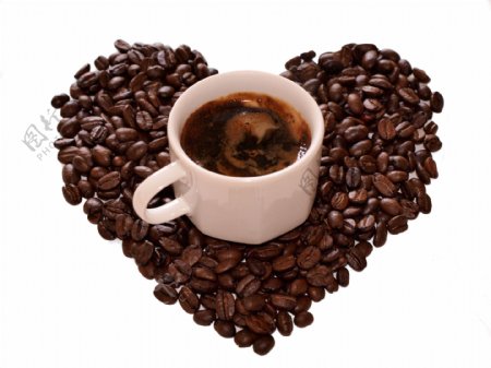 咖啡与心形咖啡豆图片