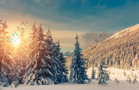 日落风景与雪山景色图片