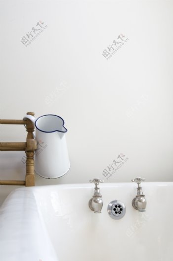 浴缸与茶杯图片