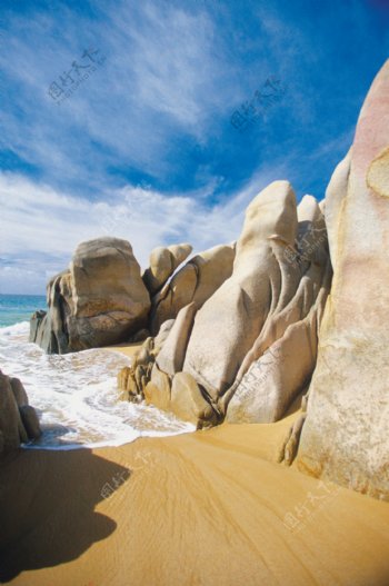 沙滩海水石头高清摄影图片图片