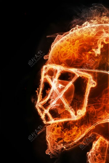 冰球运动火焰头盔图片