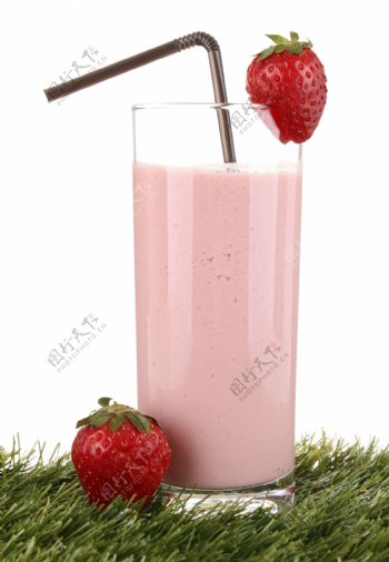 草莓奶茶摄影图片
