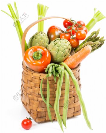 竹篮里的新鲜蔬菜图片