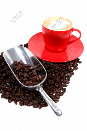铲子与红色咖啡杯图片