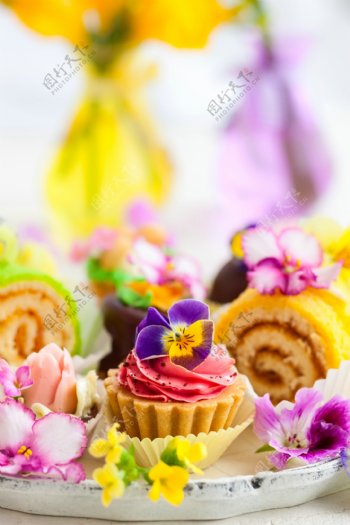彩色花朵与蛋糕图片