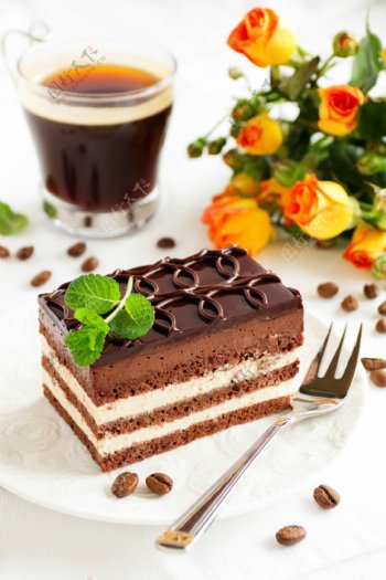 玫瑰与巧克力蛋糕图片