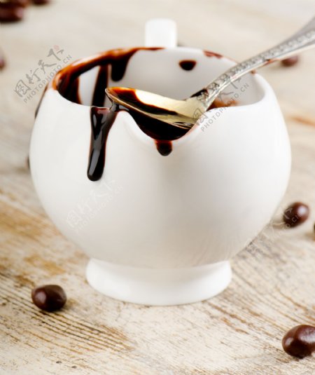 杯子里的巧克力汁图片