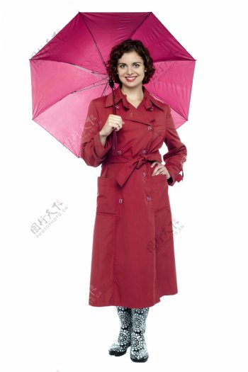 撑着粉色伞的外国美女图片