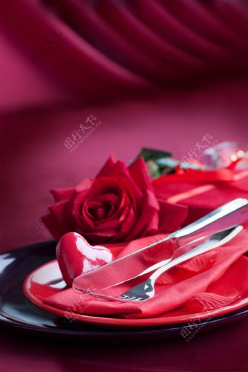 玫瑰花与刀叉