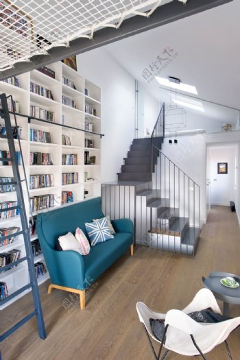 现代简约书房书柜楼梯设计图