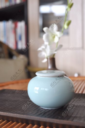 青瓷粉青茶叶罐图片