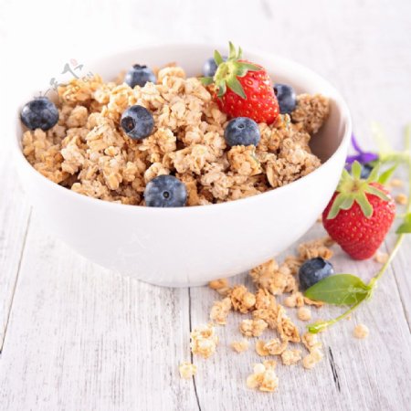 蓝莓草莓早餐美食图片