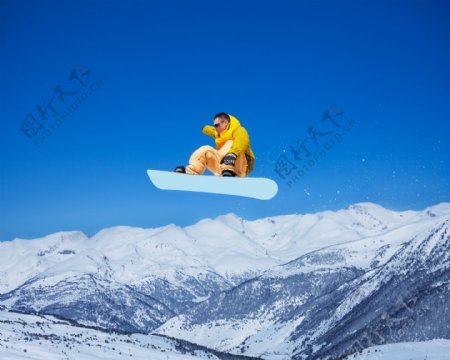 雪板上的人物图片