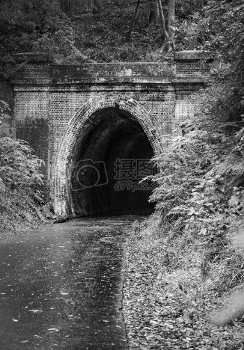 废旧的老隧道