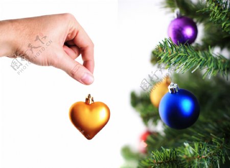 圣诞球与手势图片