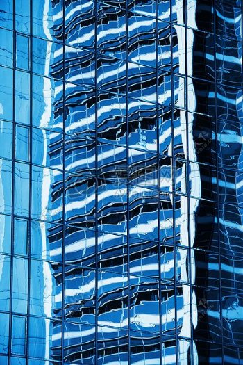 蓝色的现代建筑墙
