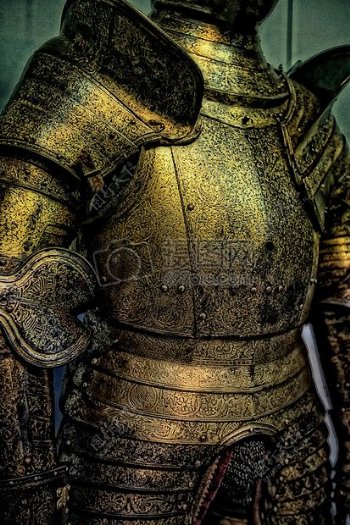 金黄色的骑士铠甲