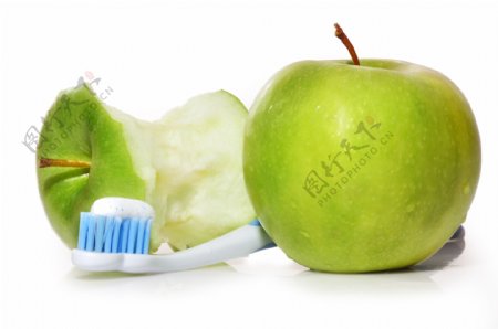苹果和牙刷图片