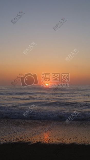 夕阳下的水面