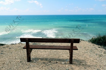 唯美海边木椅图片