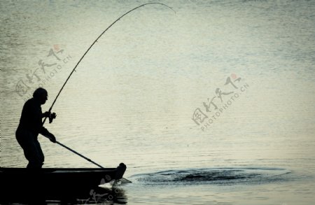 钓鱼人物剪影图片