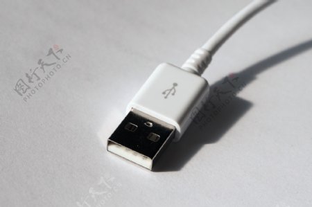 白色USB数据线图片