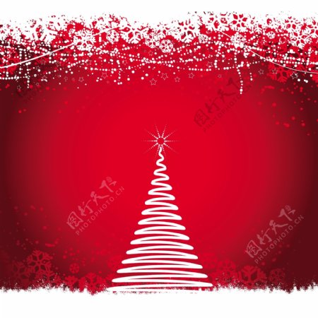 红色背景的螺旋形圣诞树