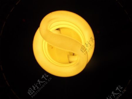 黄色螺旋灯泡图片