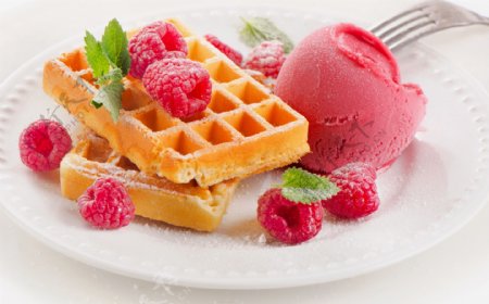 松饼树莓冰淇淋图片