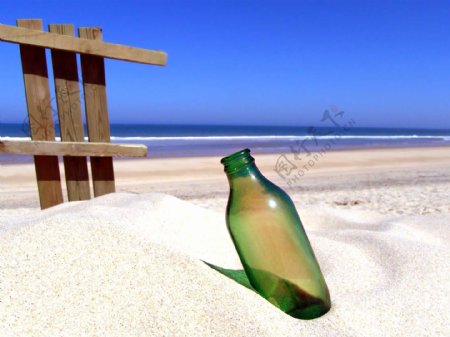 海边漂流瓶图片