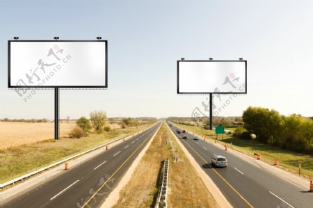 空白广告牌与公路