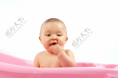 浴盆里的宝宝图片