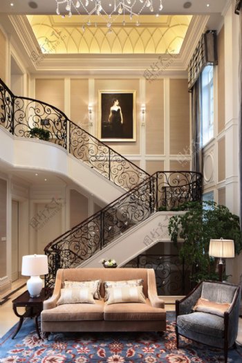 美式豪华客厅楼梯背景墙设计图