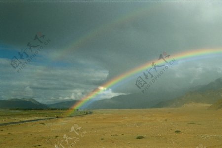沙漠彩虹风景摄影